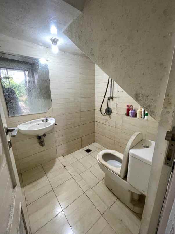 dijual rumah jl pahlawan seribu