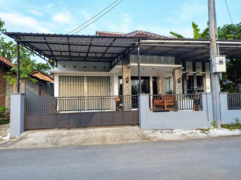 dijual rumah jl parangtritis km 21