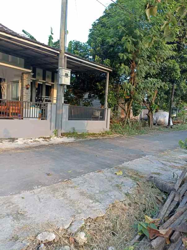 dijual rumah jl parangtritis km 21