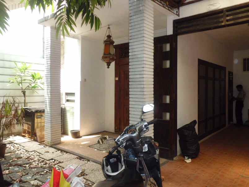 dijual rumah jl praja dalam