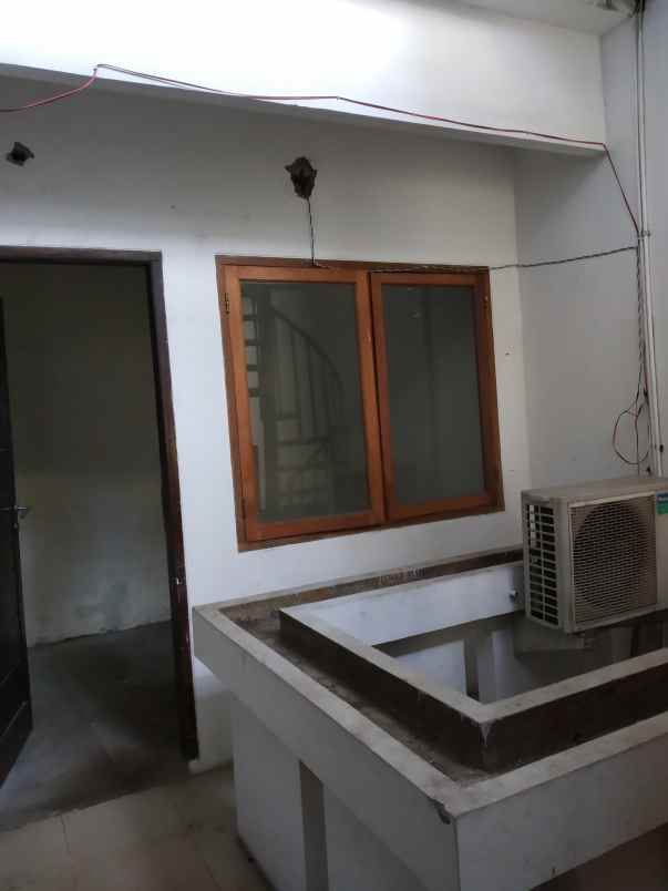 dijual rumah jl praja dalam