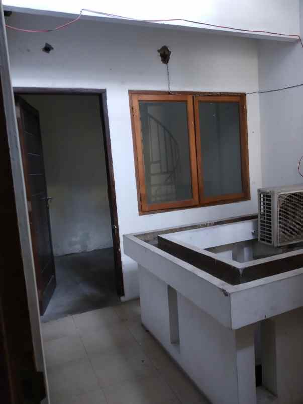 dijual rumah jl praja dalam