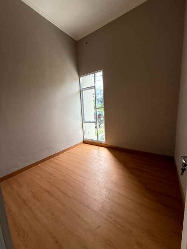 dijual rumah jl raya bojongsari depok