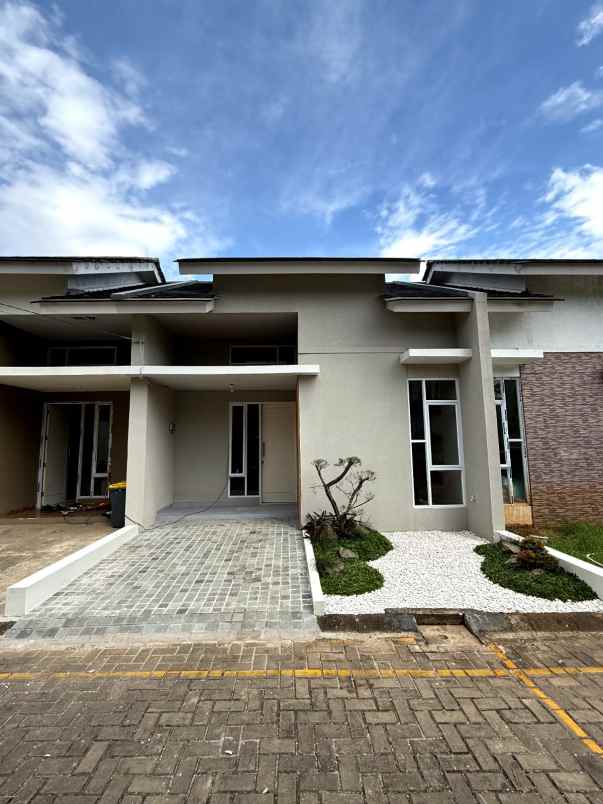 dijual rumah jl raya bojongsari depok