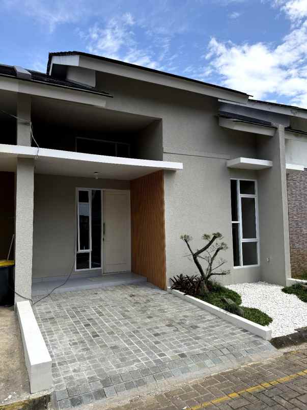dijual rumah jl raya bojongsari depok