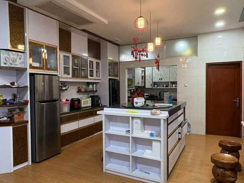 dijual rumah jl rosela wijaya kusuma