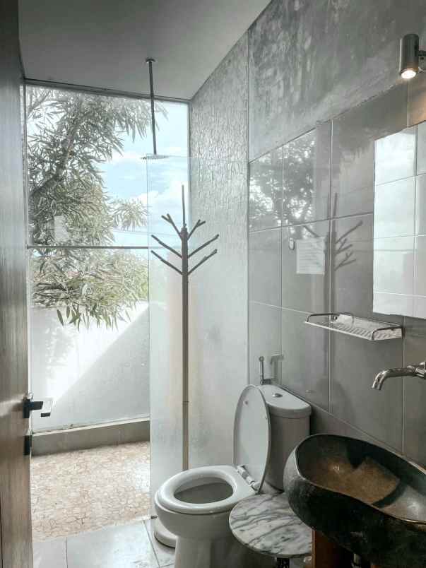 dijual rumah jl sariwangi