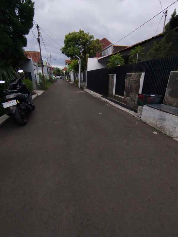 dijual rumah jl saturnus tengah komplek