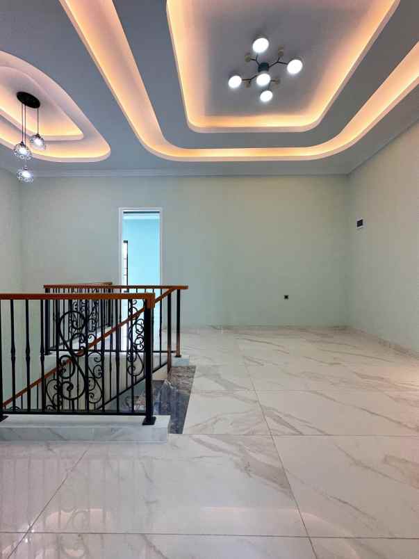 dijual rumah jln jagakarsa raya