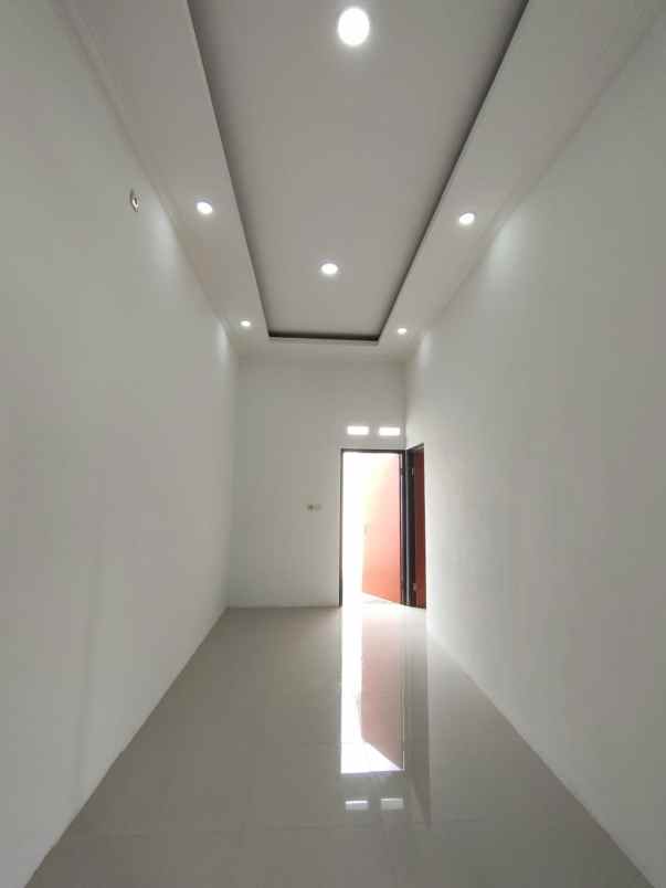 dijual rumah jln raya cipayung