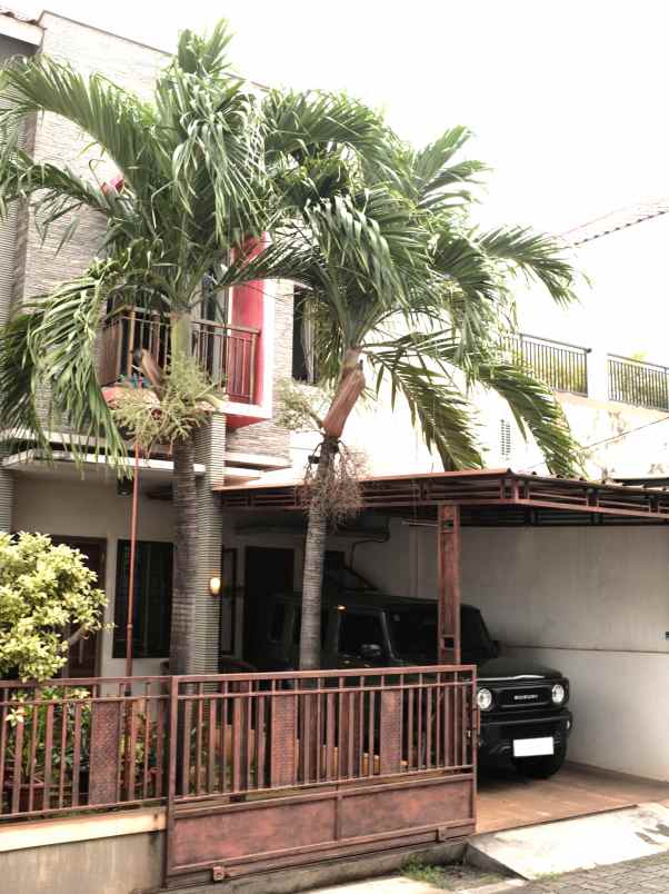 dijual rumah jln raya kebayoran lama