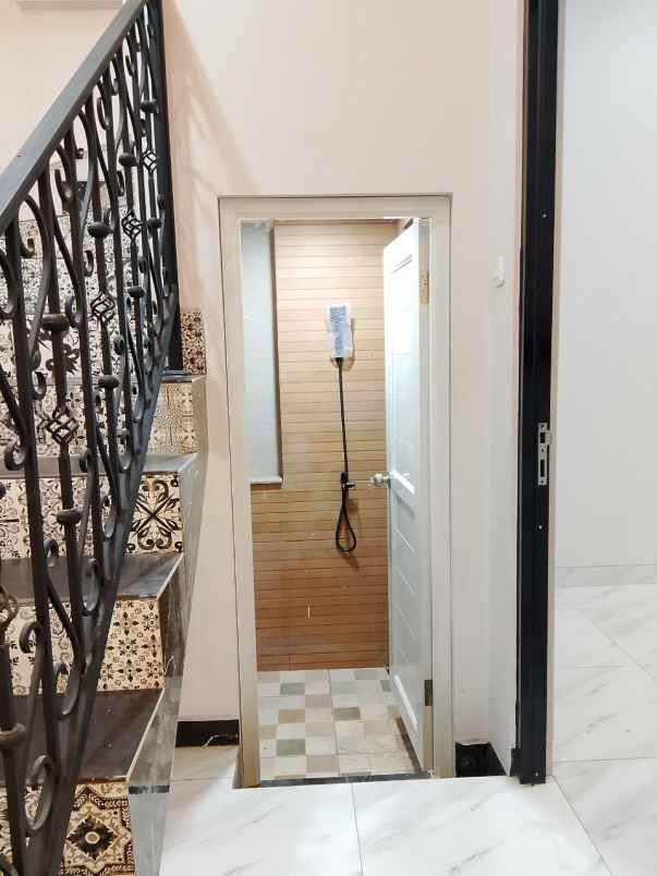 dijual rumah jln tabroni