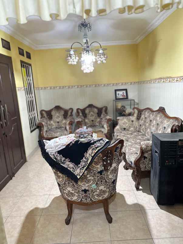 dijual rumah kampung tengah