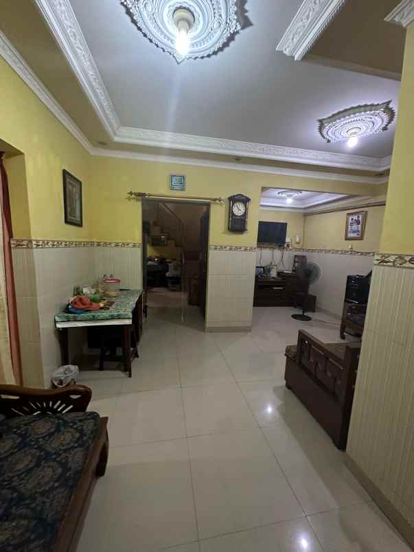 dijual rumah kampung tengah