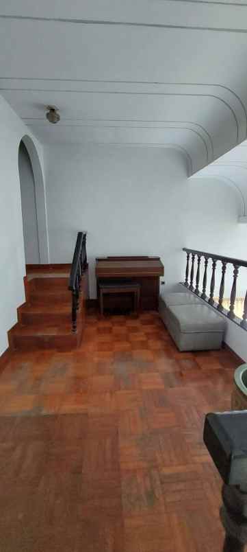 dijual rumah karang asem