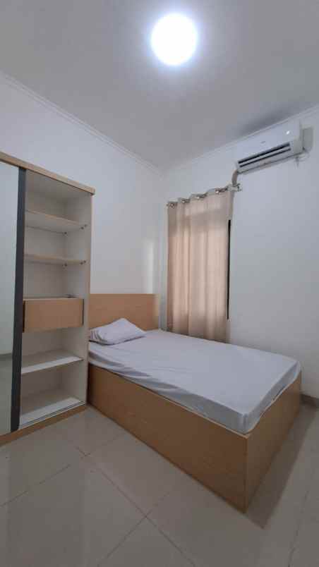 dijual rumah karang satria