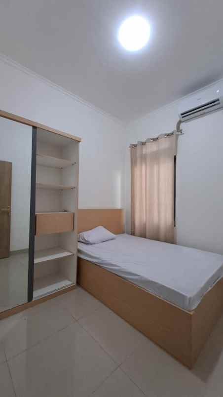 dijual rumah karang satria