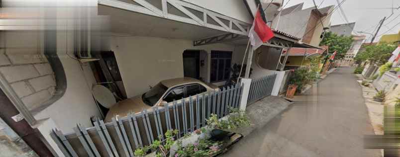 dijual rumah kayu putih
