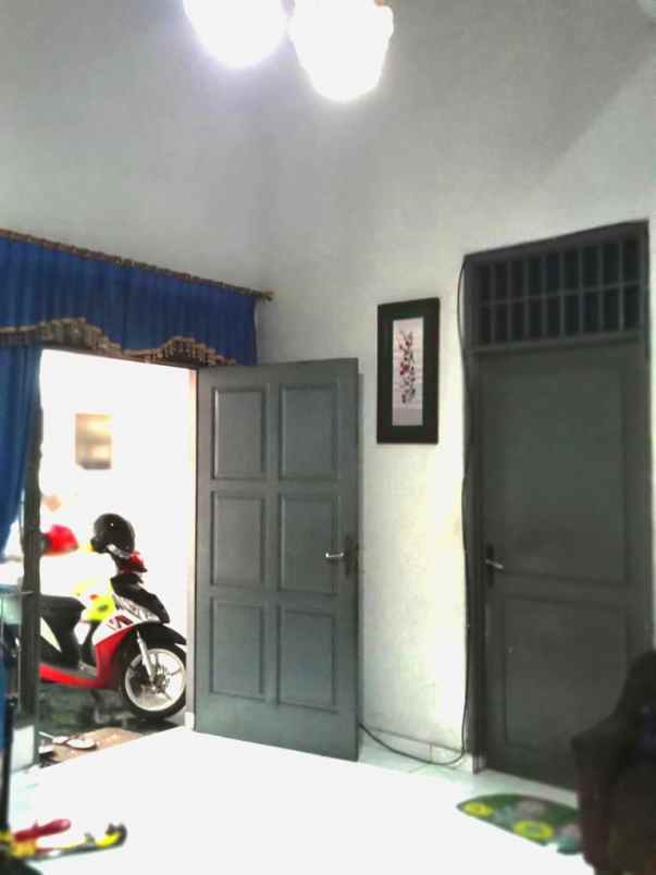 dijual rumah kayu putih