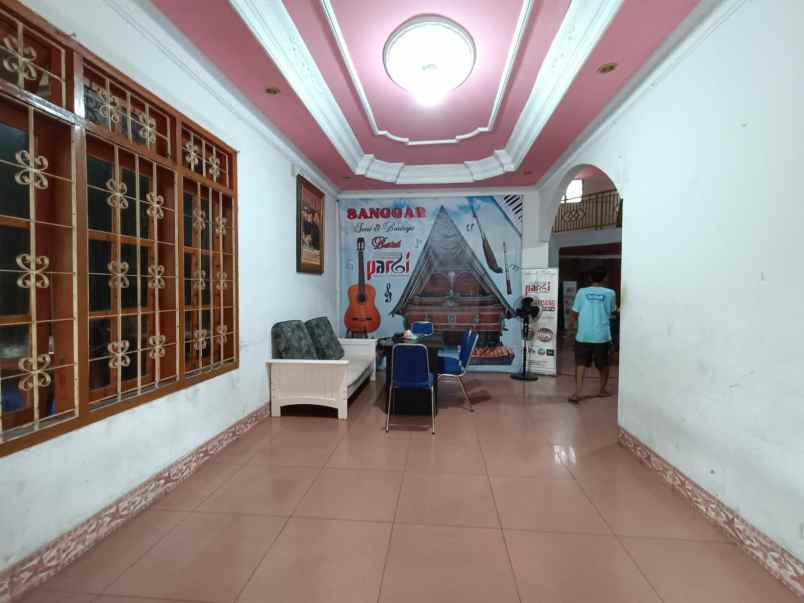 dijual rumah kayu putih