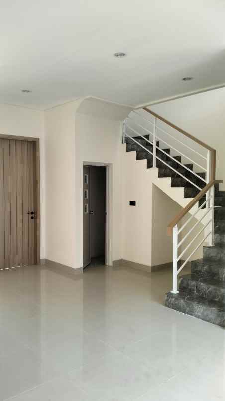 dijual rumah kel sukamiskin arcamanik