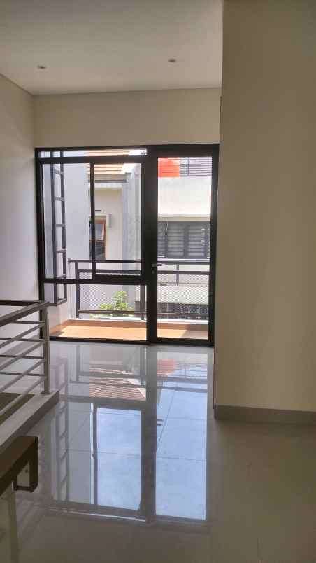 dijual rumah kel sukamiskin arcamanik