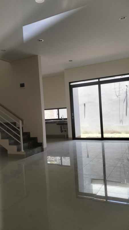 dijual rumah kel sukamiskin arcamanik