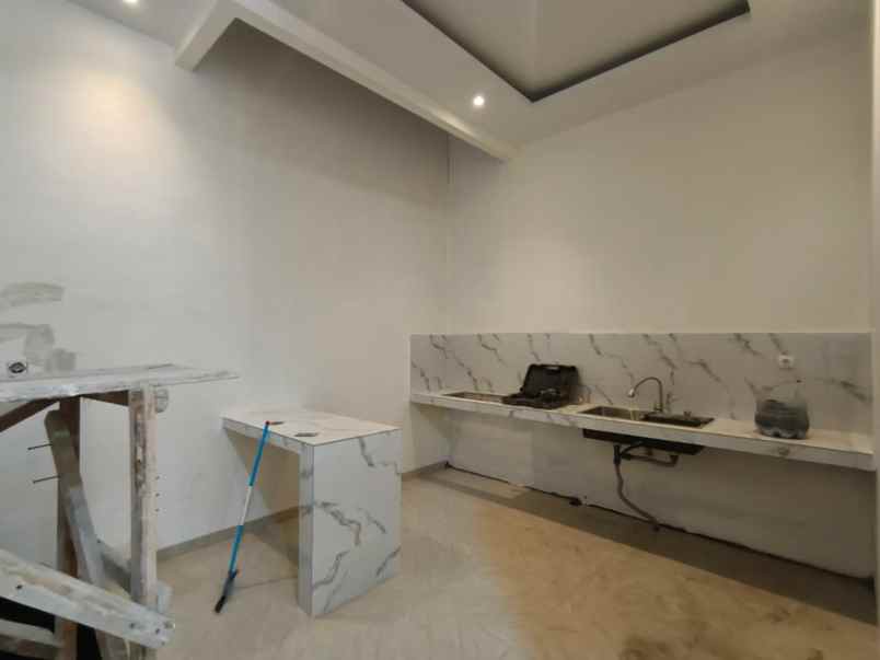 dijual rumah kelapa lilin kelapa gading