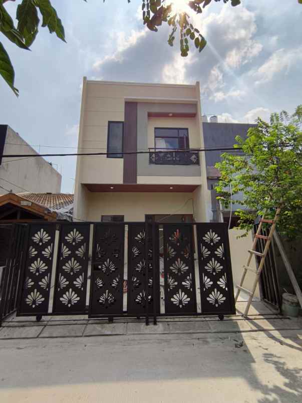dijual rumah kelapa lilin kelapa gading
