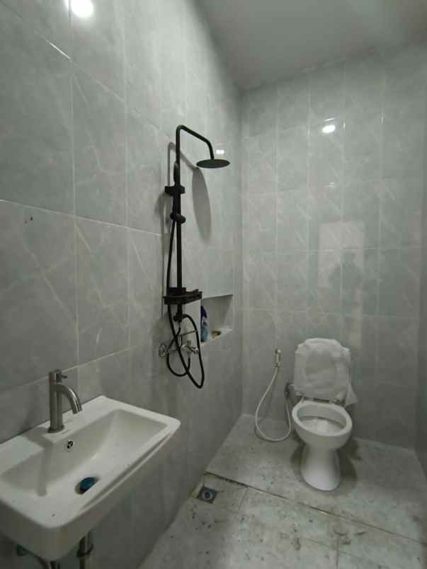 dijual rumah kelapa lilin kelapa gading