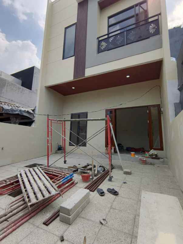 dijual rumah kelapa lilin kelapa gading