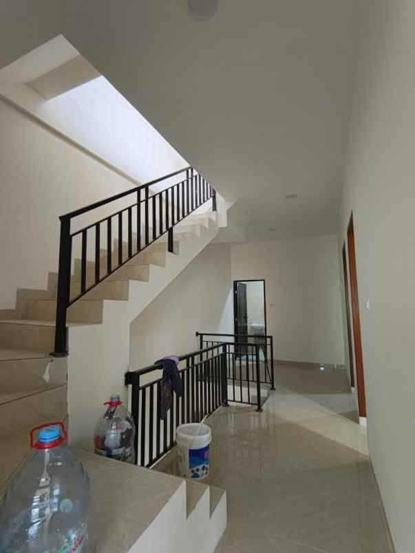 dijual rumah kelapa lilin kelapa gading