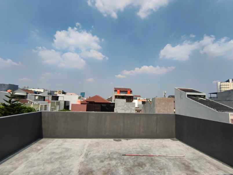 dijual rumah kelapa lilin kelapa gading