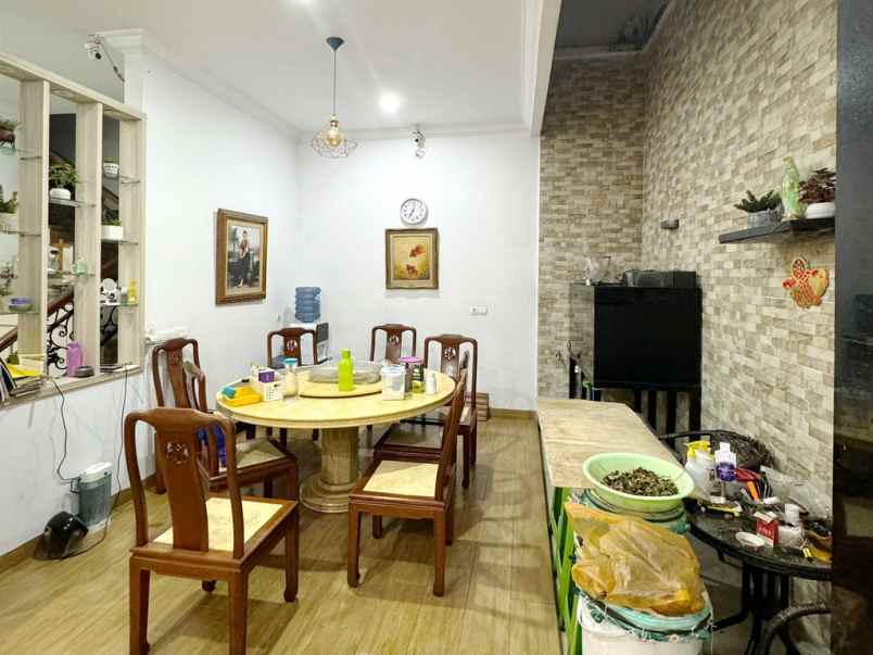 dijual rumah komp citraland gama city