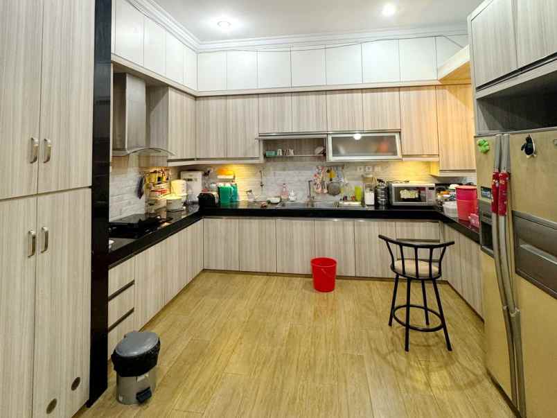 dijual rumah komp citraland gama city