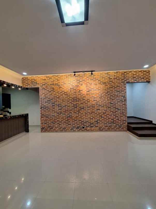 dijual rumah komp puri budi asri