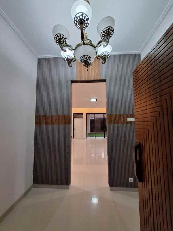 dijual rumah komp puri budi asri