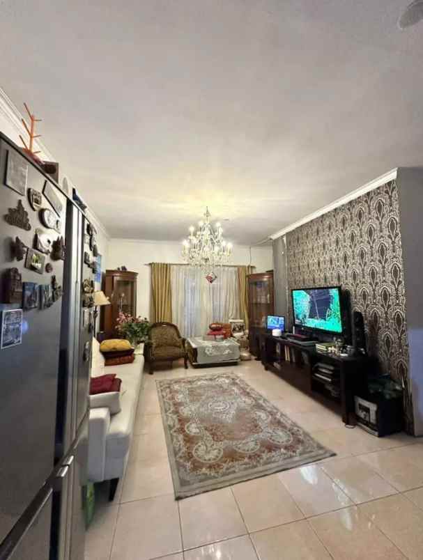 dijual rumah komplek adipura cluster