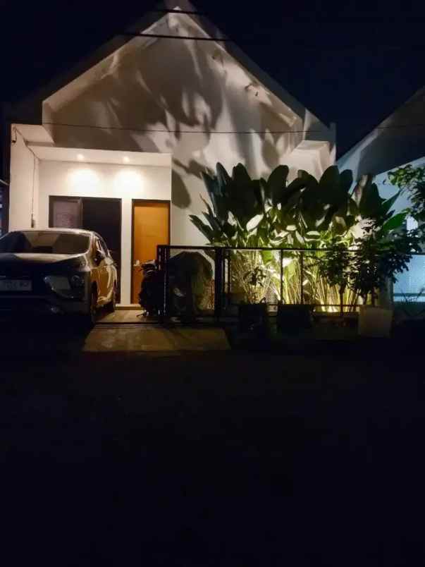 dijual rumah komplek adipura cluster