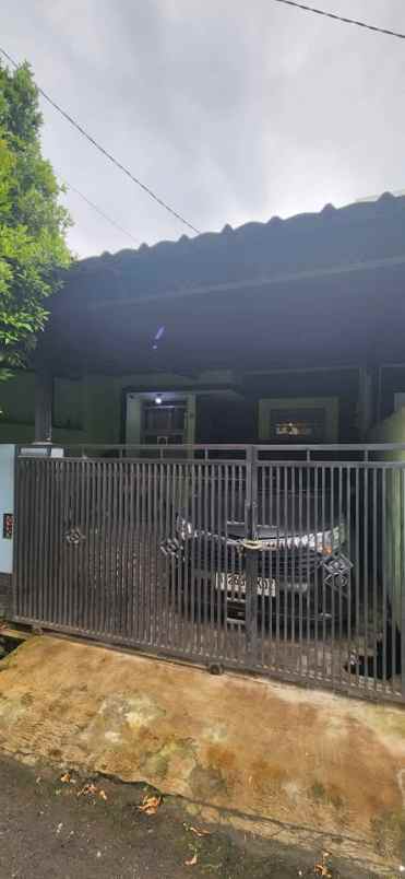 dijual rumah komplek adipura cluster
