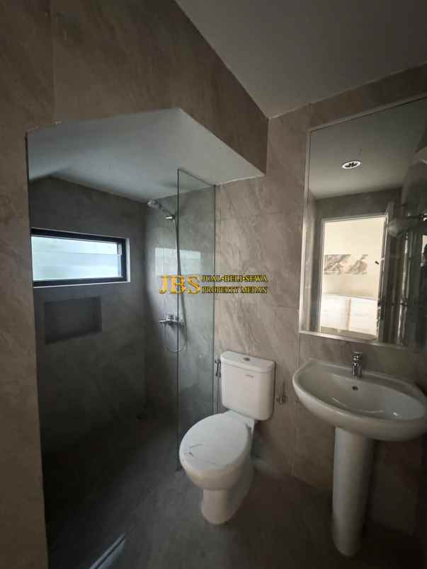 dijual rumah komplek citraland gama