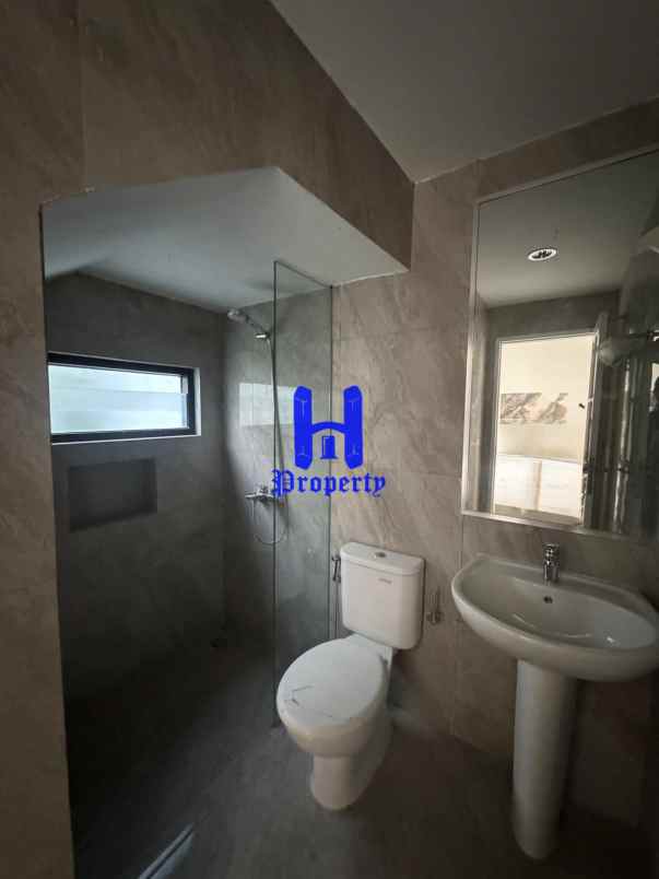 dijual rumah komplek citraland gama