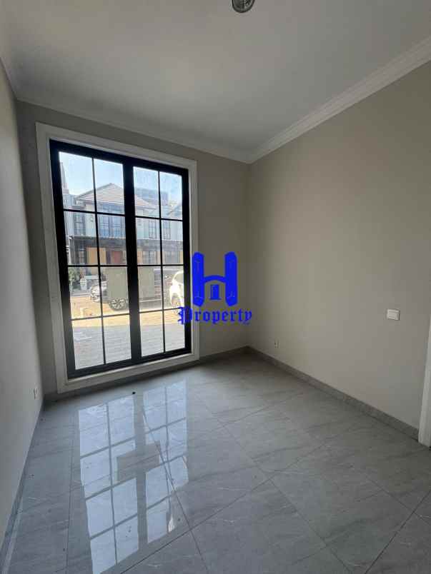 dijual rumah komplek citraland gama