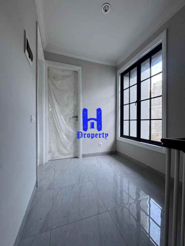 dijual rumah komplek citraland gama