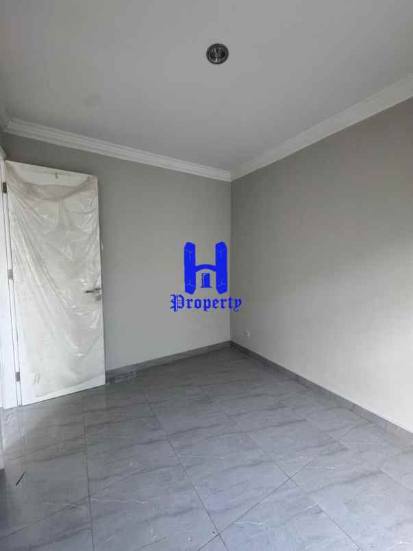 dijual rumah komplek citraland gama