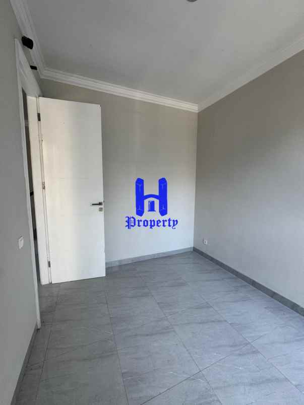 dijual rumah komplek citraland gama