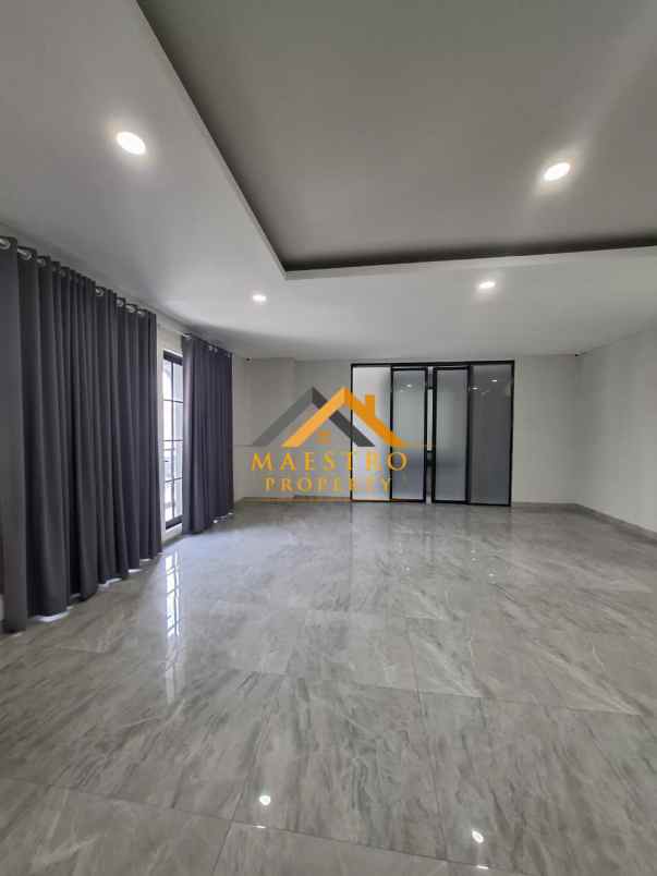 dijual rumah komplek citraland gama