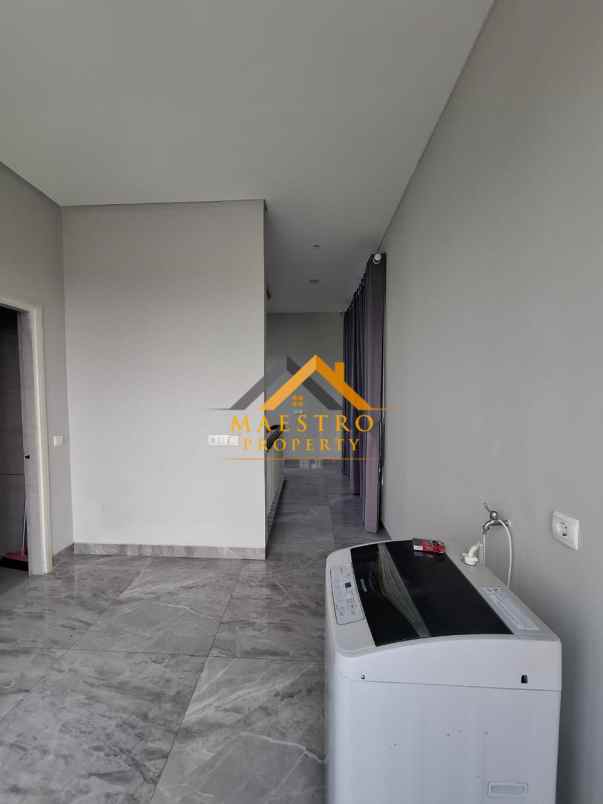 dijual rumah komplek citraland gama
