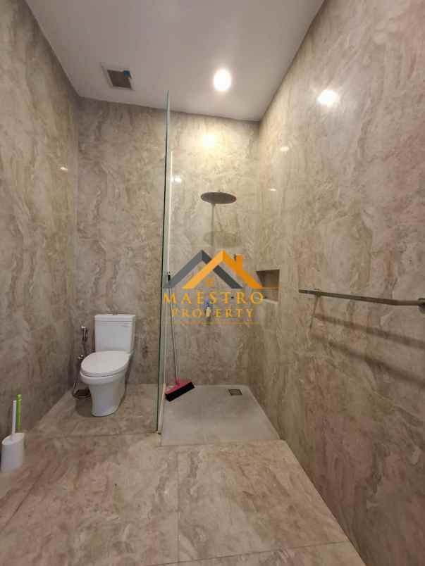 dijual rumah komplek citraland gama