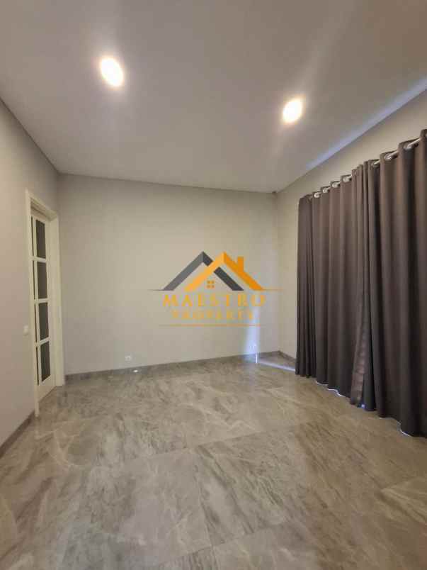 dijual rumah komplek citraland gama